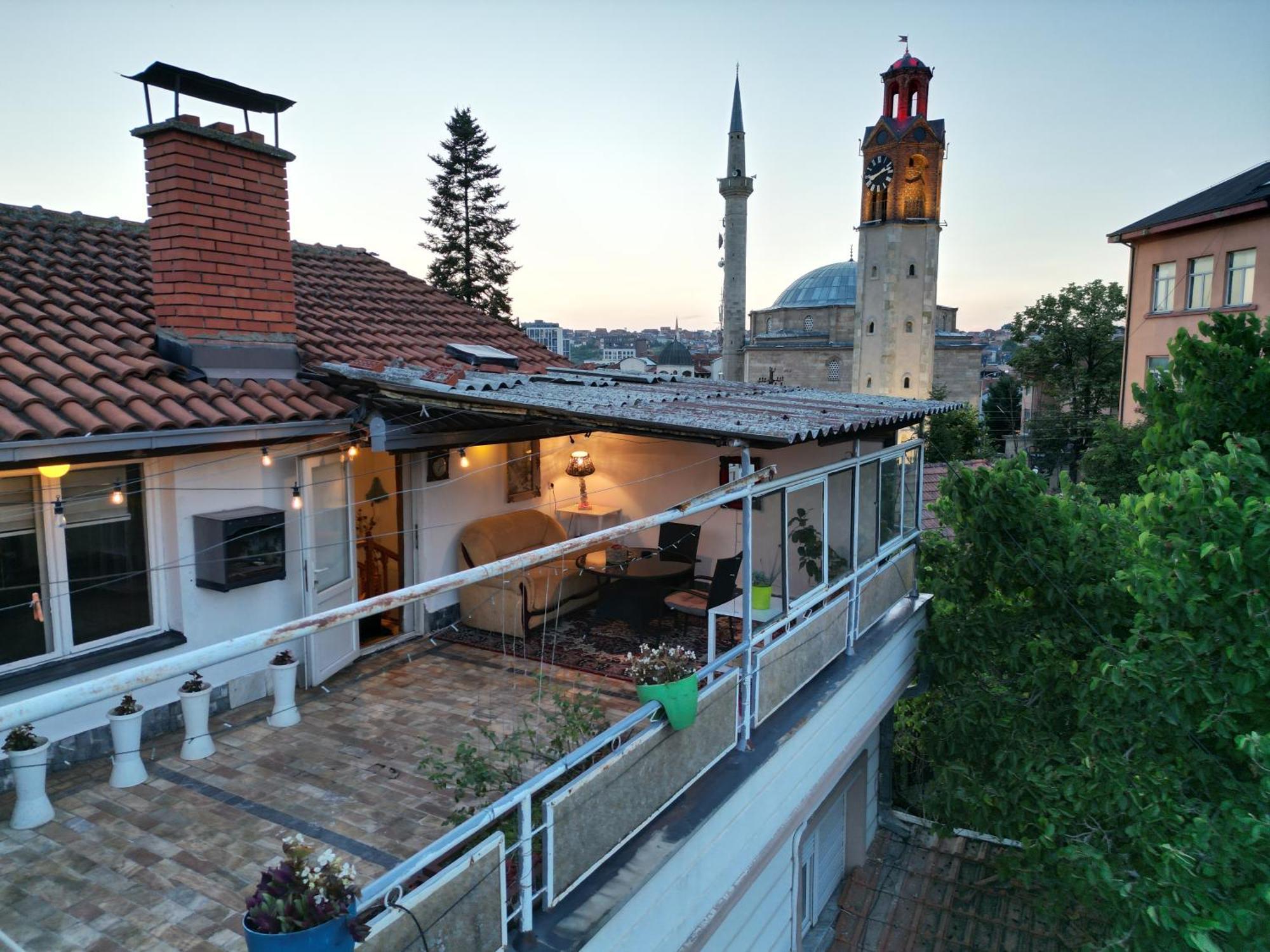 Апартаменты Old Street House Приштина Экстерьер фото